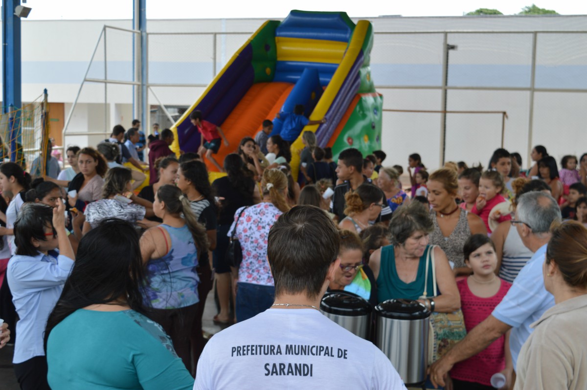 Dia das crianças é comemorado com festa na praça do CEU